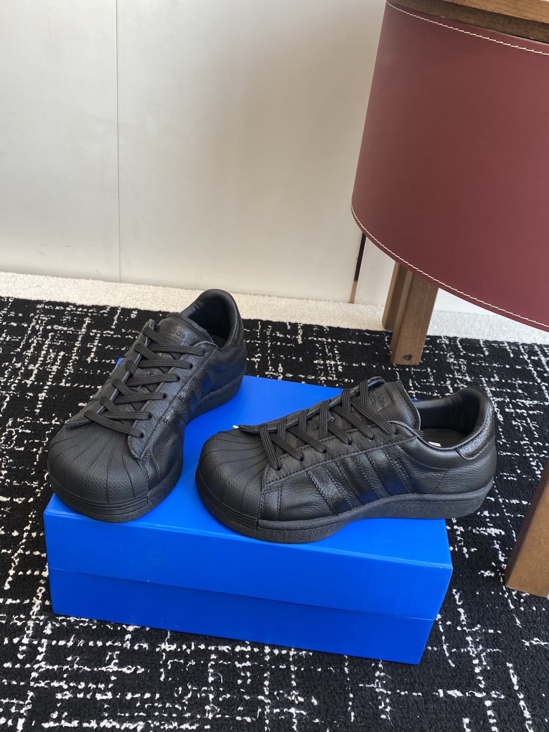 代购级
adidas 联名 avavav 25ss 贝壳头 滑板鞋
不同于上次联名,这次直接在贝壳头
