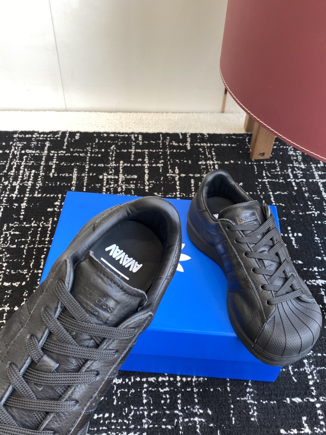 代购级
adidas 联名 avavav 25ss 贝壳头 滑板鞋
不同于上次联名,这次直接在贝壳头
