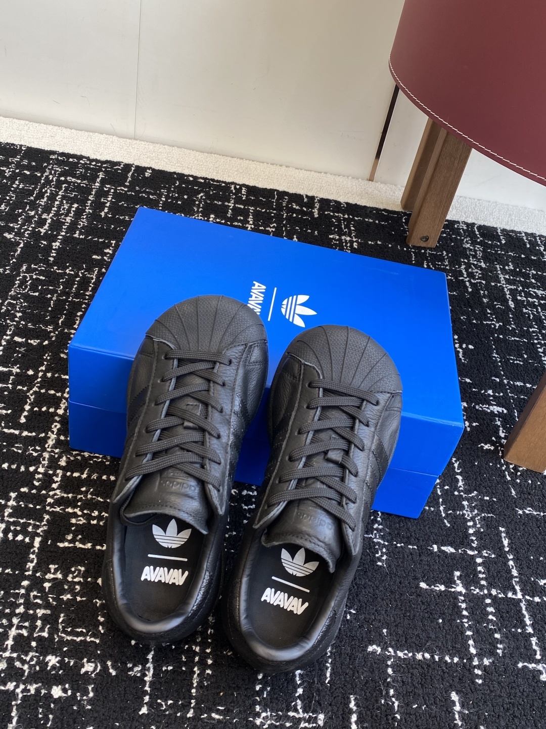 代购级
adidas 联名 avavav 25ss 贝壳头 滑板鞋
不同于上次联名,这次直接在贝壳头
