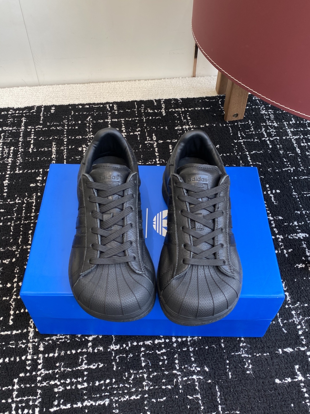代购级
adidas 联名 avavav 25ss 贝壳头 滑板鞋
不同于上次联名,这次直接在贝壳头