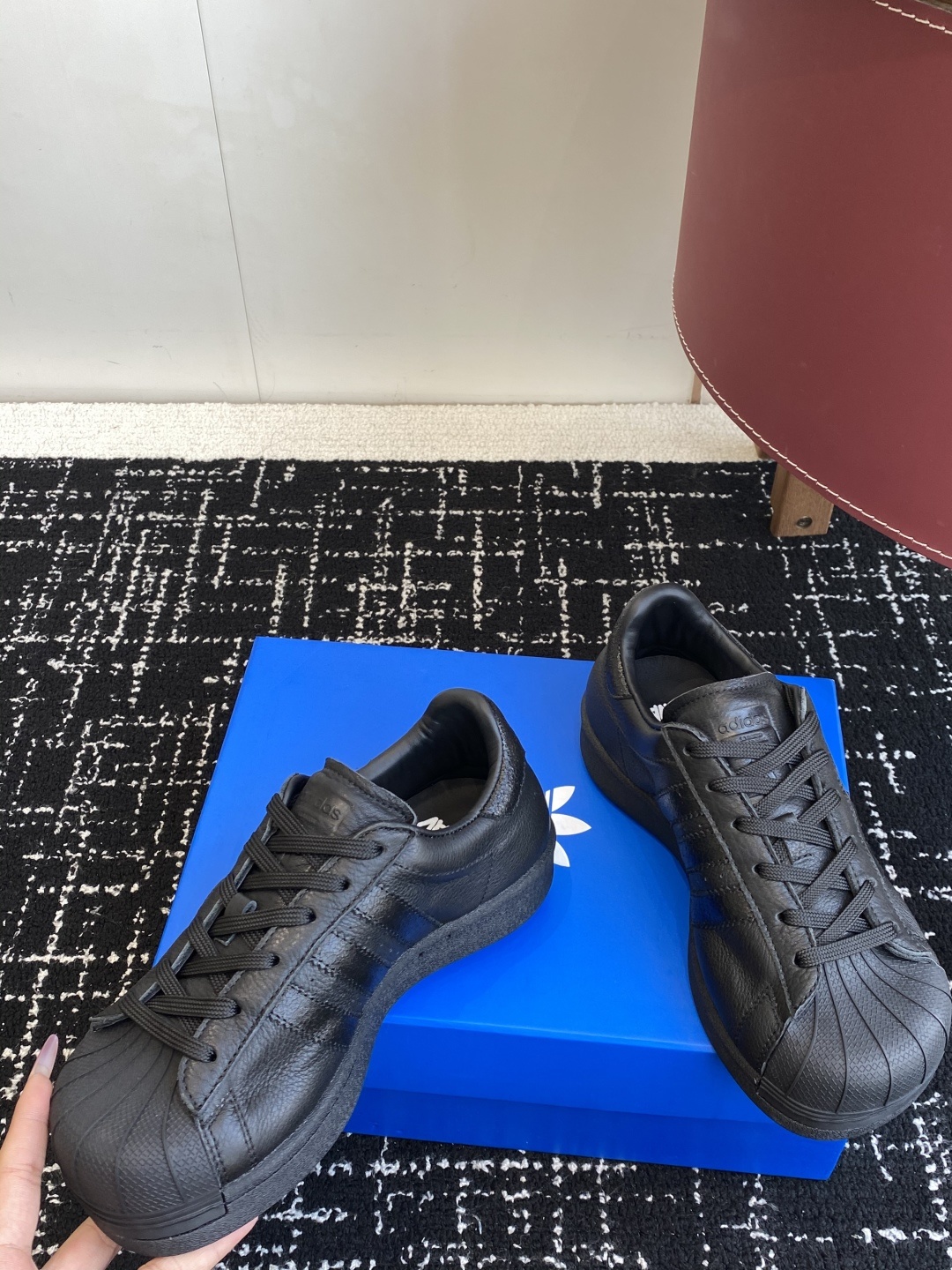 代购级
adidas 联名 avavav 25ss 贝壳头 滑板鞋
不同于上次联名,这次直接在贝壳头