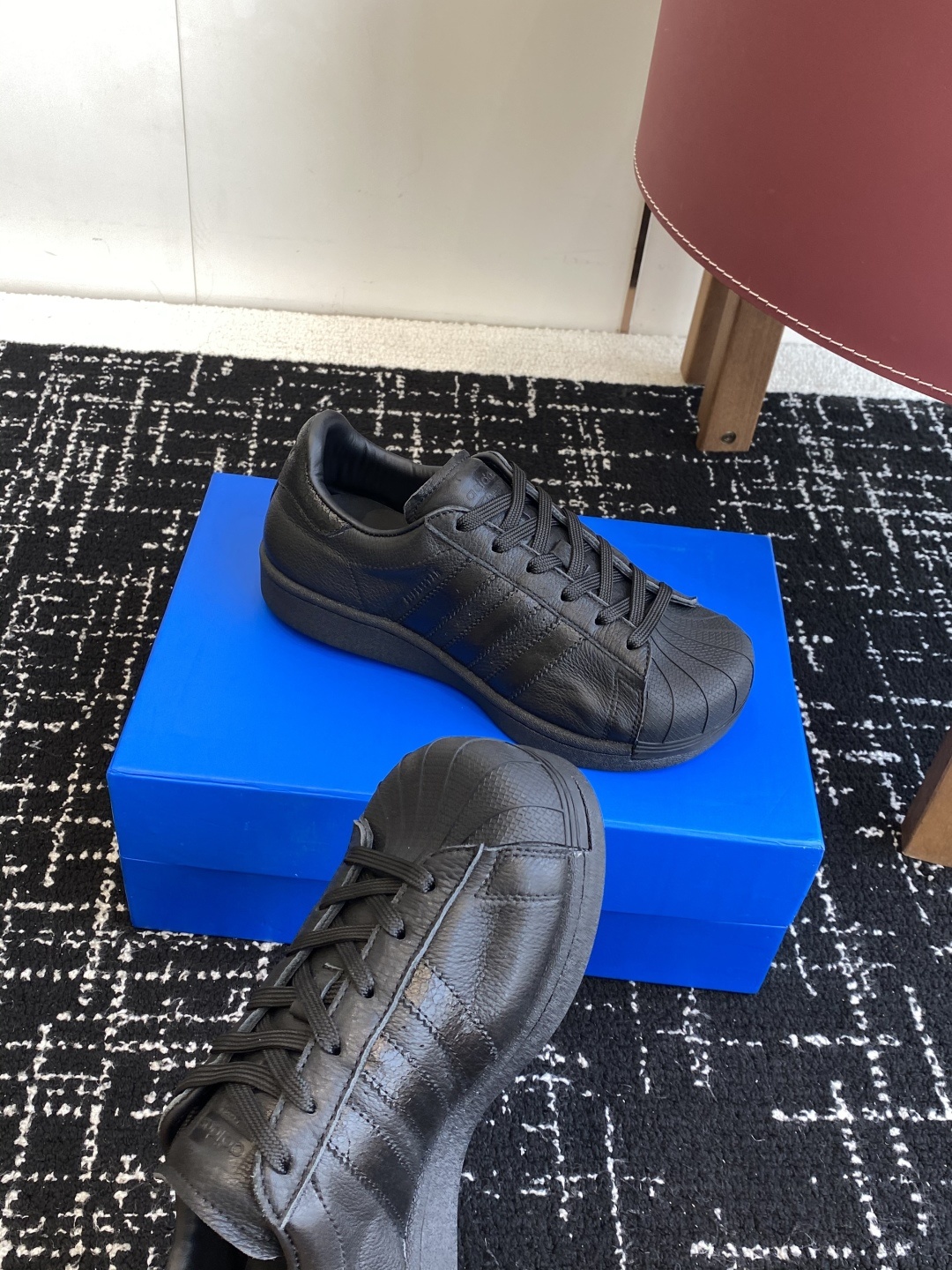 代购级
adidas 联名 avavav 25ss 贝壳头 滑板鞋
不同于上次联名,这次直接在贝壳头