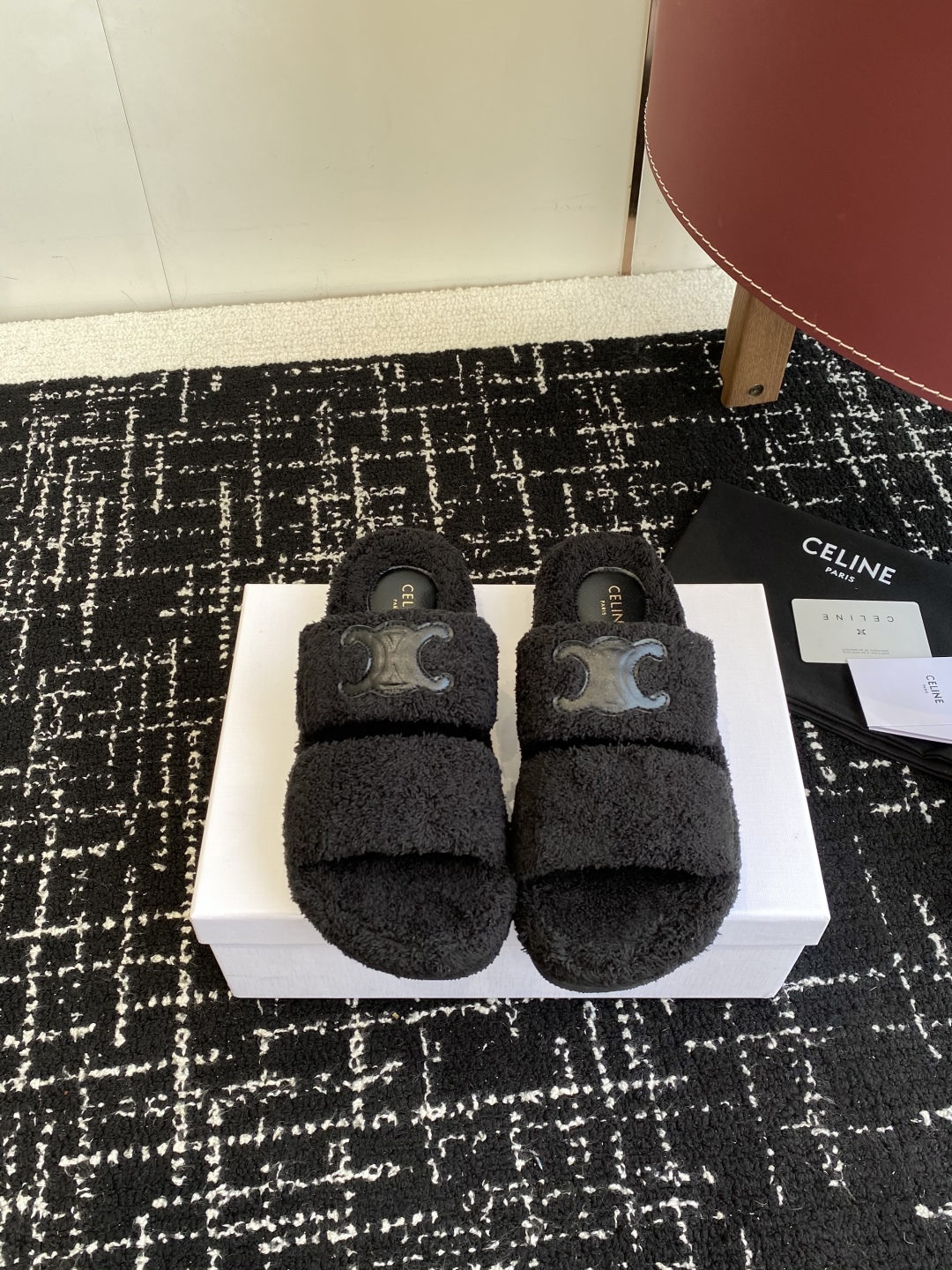 代购级
CELINE/塞琳 25ss 𝐧𝐞𝐰秋冬新品 一脚蹬羊毛拖鞋

这一季的赛琳又让我重新爱了它一次