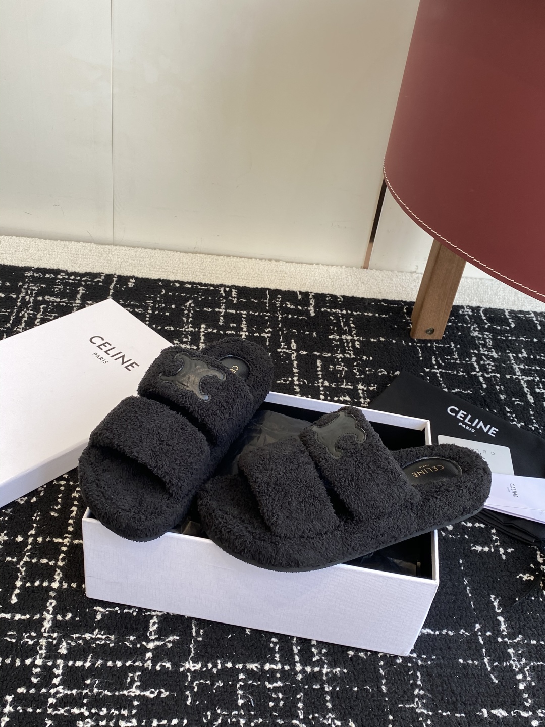 代购级
CELINE/塞琳 25ss 𝐧𝐞𝐰秋冬新品 一脚蹬羊毛拖鞋

这一季的赛琳又让我重新爱了它一次