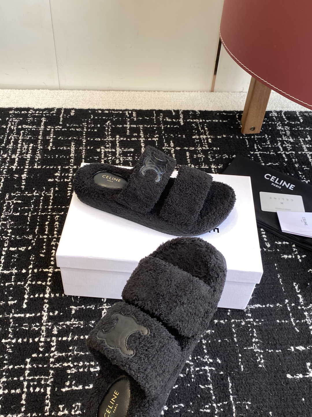 代购级
CELINE/塞琳 25ss 𝐧𝐞𝐰秋冬新品 一脚蹬羊毛拖鞋

这一季的赛琳又让我重新爱了它一次