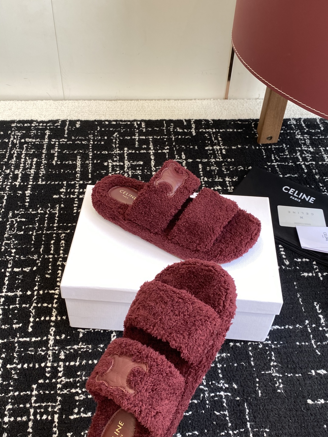 代购级
CELINE/塞琳 25ss 𝐧𝐞𝐰秋冬新品 一脚蹬羊毛拖鞋

这一季的赛琳又让我重新爱了它一次