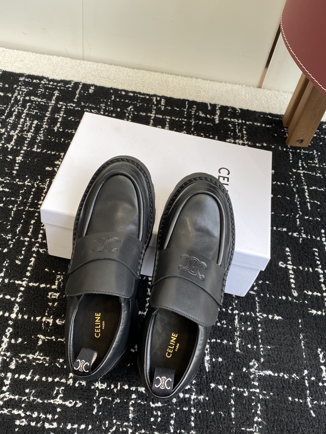 代购级
CELINE 25ss 思琳秋冬最新走秀款Lisa同款厚底乐福鞋 

好多明星网红上脚 无敌显瘦