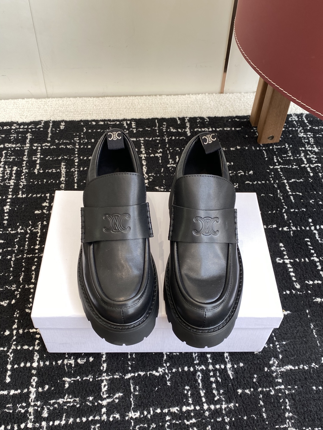 代购级
CELINE 25ss 思琳秋冬最新走秀款Lisa同款厚底乐福鞋 

好多明星网红上脚 无敌显瘦