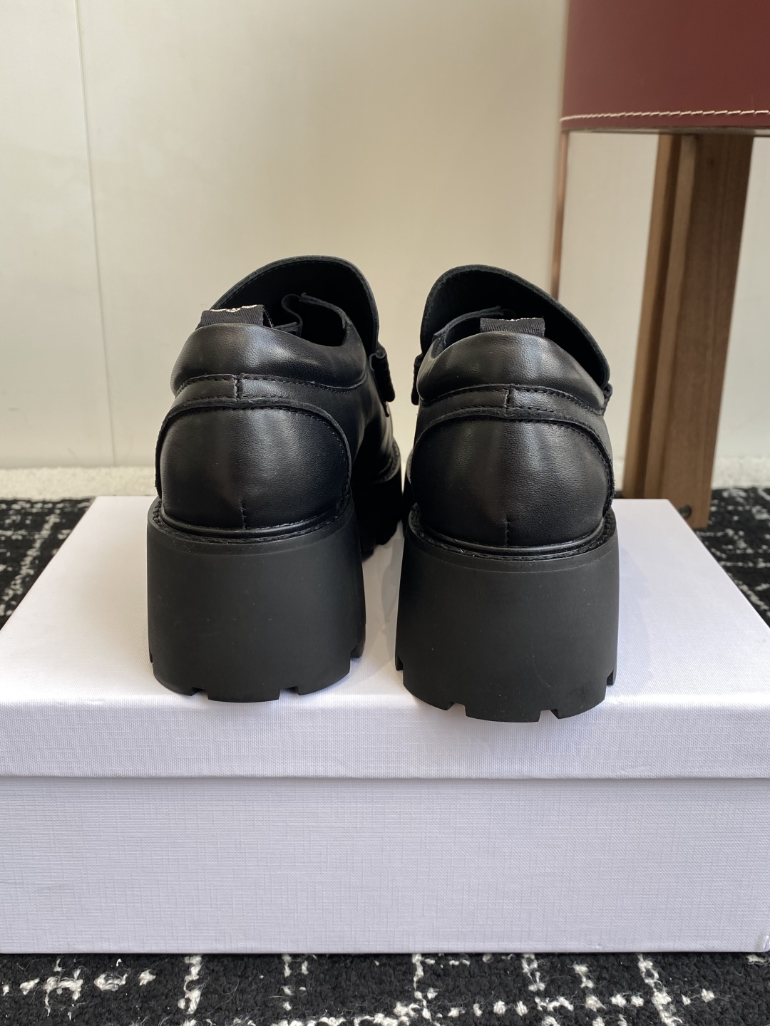 代购级
CELINE 25ss 思琳秋冬最新走秀款Lisa同款厚底乐福鞋 

好多明星网红上脚 无敌显瘦