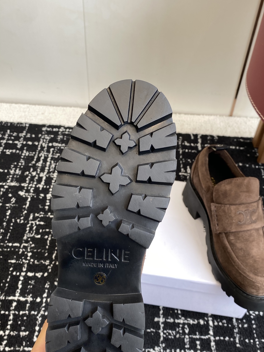 代购级
CELINE 25ss 思琳秋冬最新走秀款Lisa同款厚底乐福鞋 

好多明星网红上脚 无敌显瘦