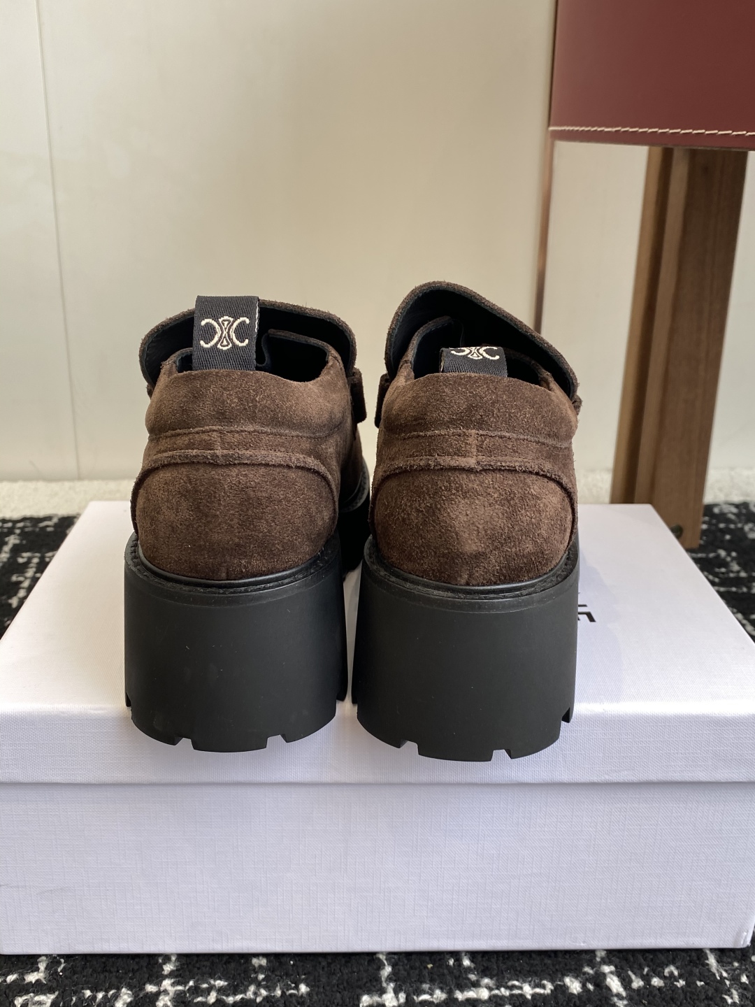 代购级
CELINE 25ss 思琳秋冬最新走秀款Lisa同款厚底乐福鞋 

好多明星网红上脚 无敌显瘦