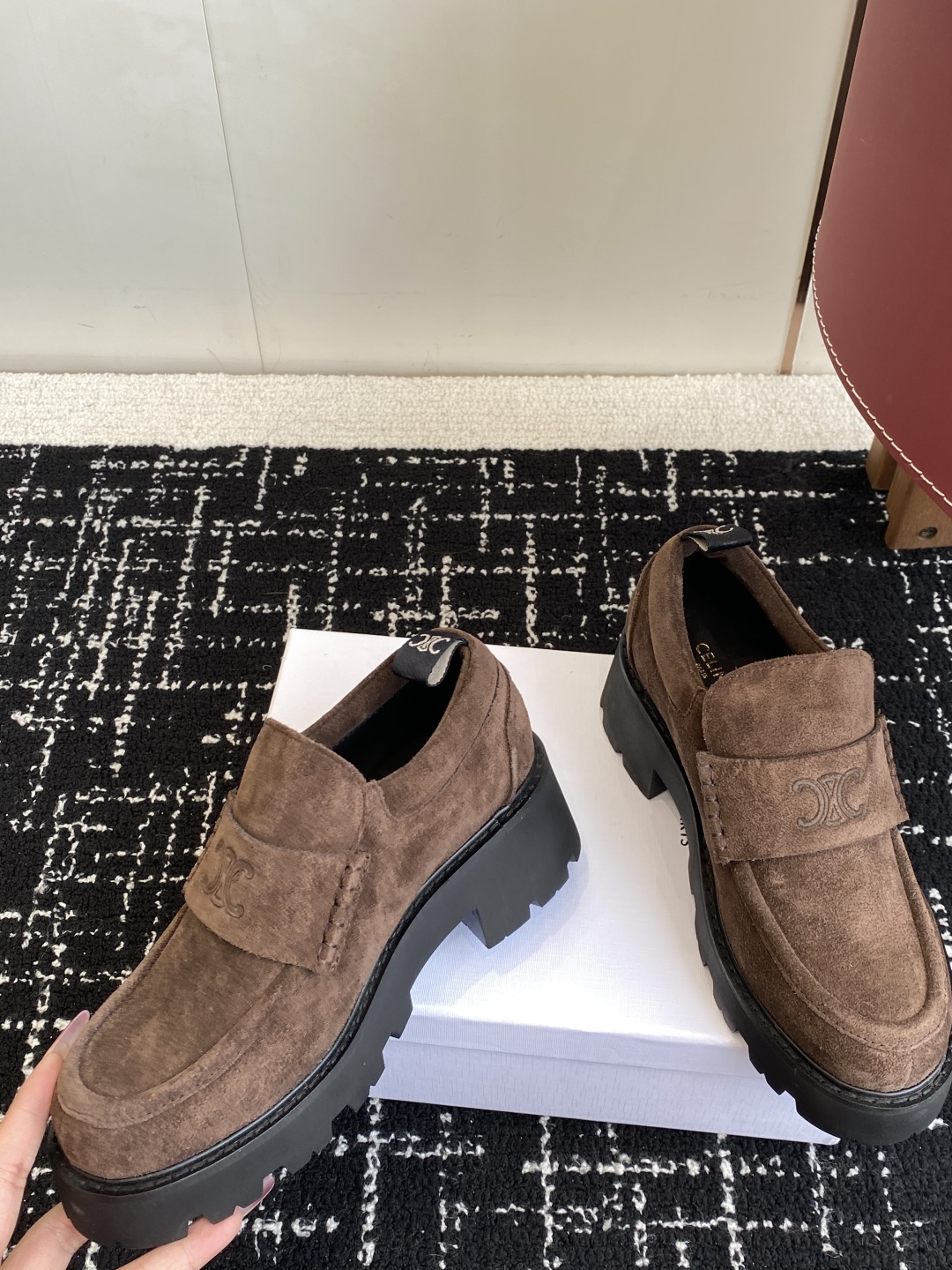 代购级
CELINE 25ss 思琳秋冬最新走秀款Lisa同款厚底乐福鞋 

好多明星网红上脚 无敌显瘦