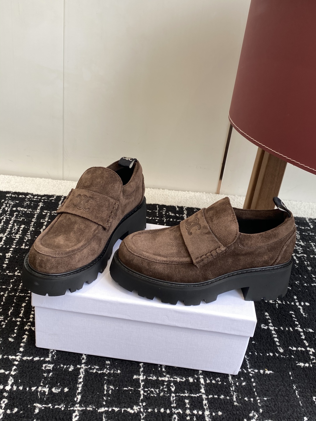 代购级
CELINE 25ss 思琳秋冬最新走秀款Lisa同款厚底乐福鞋 

好多明星网红上脚 无敌显瘦
