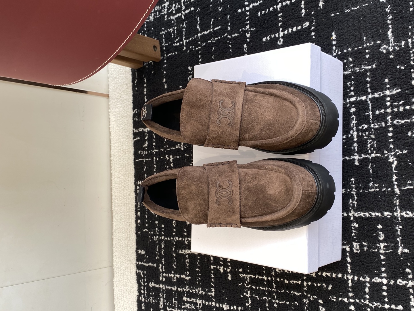 代购级
CELINE 25ss 思琳秋冬最新走秀款Lisa同款厚底乐福鞋 

好多明星网红上脚 无敌显瘦