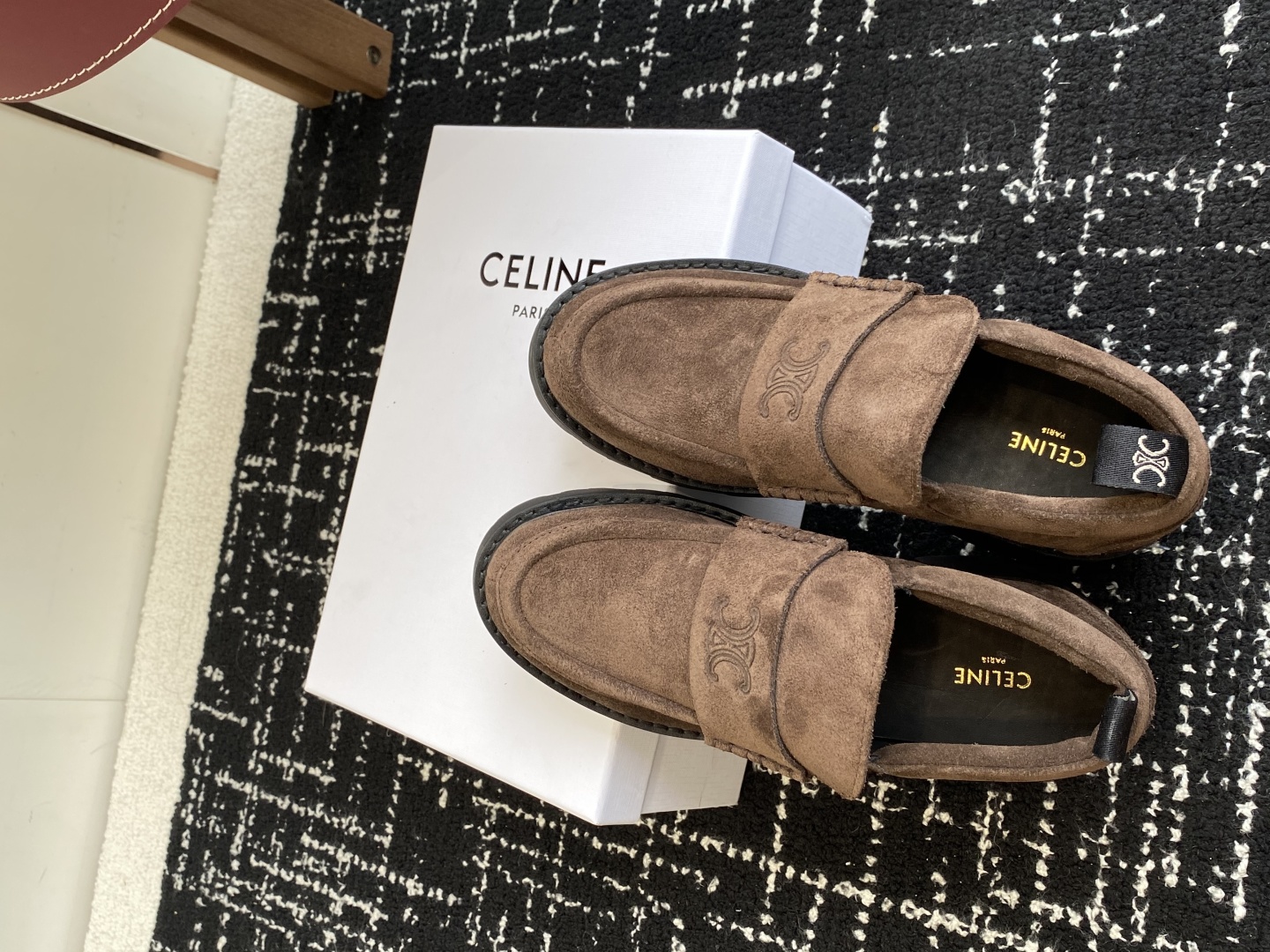 代购级
CELINE 25ss 思琳秋冬最新走秀款Lisa同款厚底乐福鞋 

好多明星网红上脚 无敌显瘦