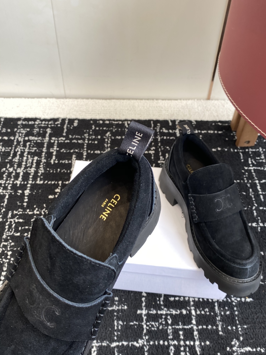 代购级
CELINE 25ss 思琳秋冬最新走秀款Lisa同款厚底乐福鞋 

好多明星网红上脚 无敌显瘦