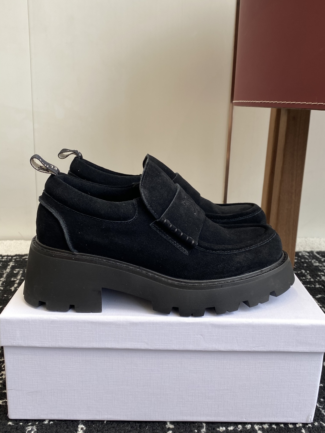代购级
CELINE 25ss 思琳秋冬最新走秀款Lisa同款厚底乐福鞋 

好多明星网红上脚 无敌显瘦