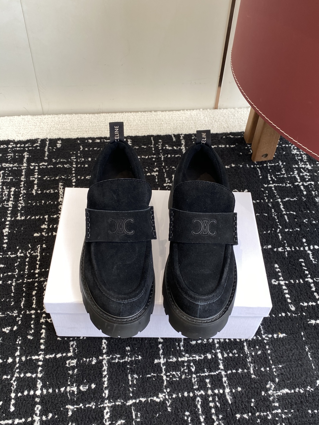 代购级
CELINE 25ss 思琳秋冬最新走秀款Lisa同款厚底乐福鞋 

好多明星网红上脚 无敌显瘦