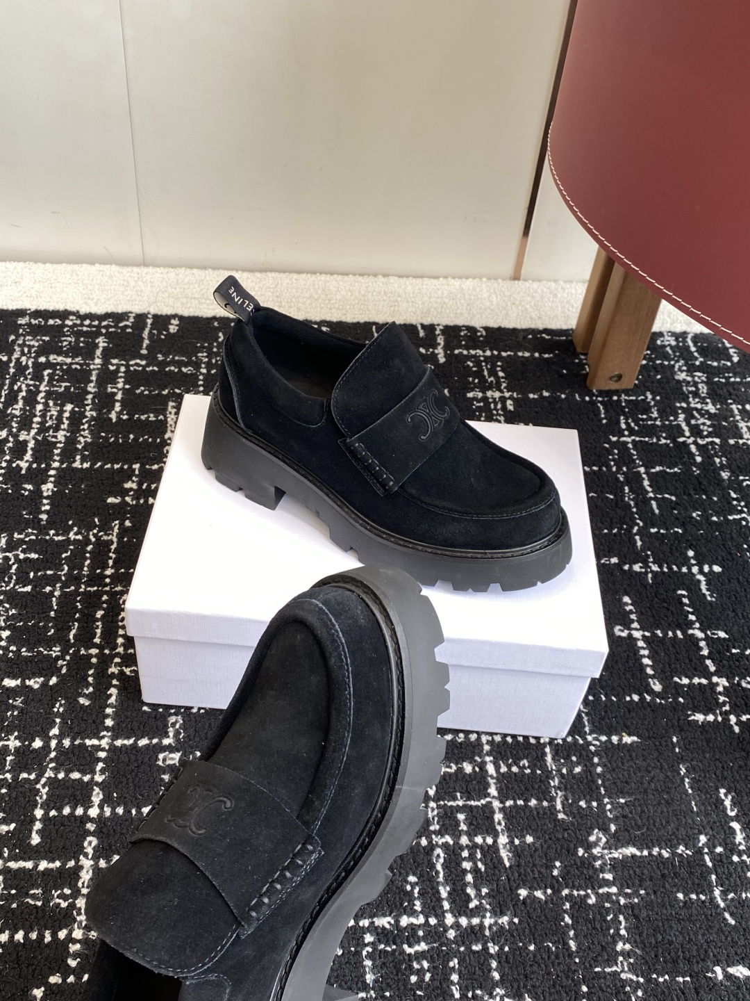 代购级
CELINE 25ss 思琳秋冬最新走秀款Lisa同款厚底乐福鞋 

好多明星网红上脚 无敌显瘦