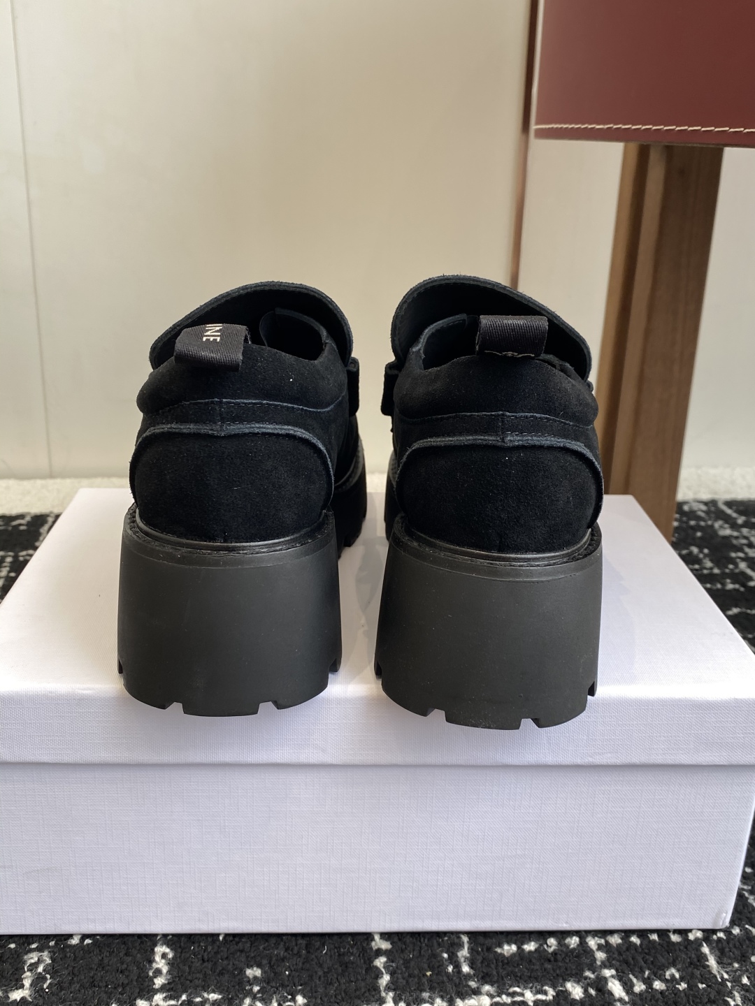 代购级
CELINE 25ss 思琳秋冬最新走秀款Lisa同款厚底乐福鞋 

好多明星网红上脚 无敌显瘦