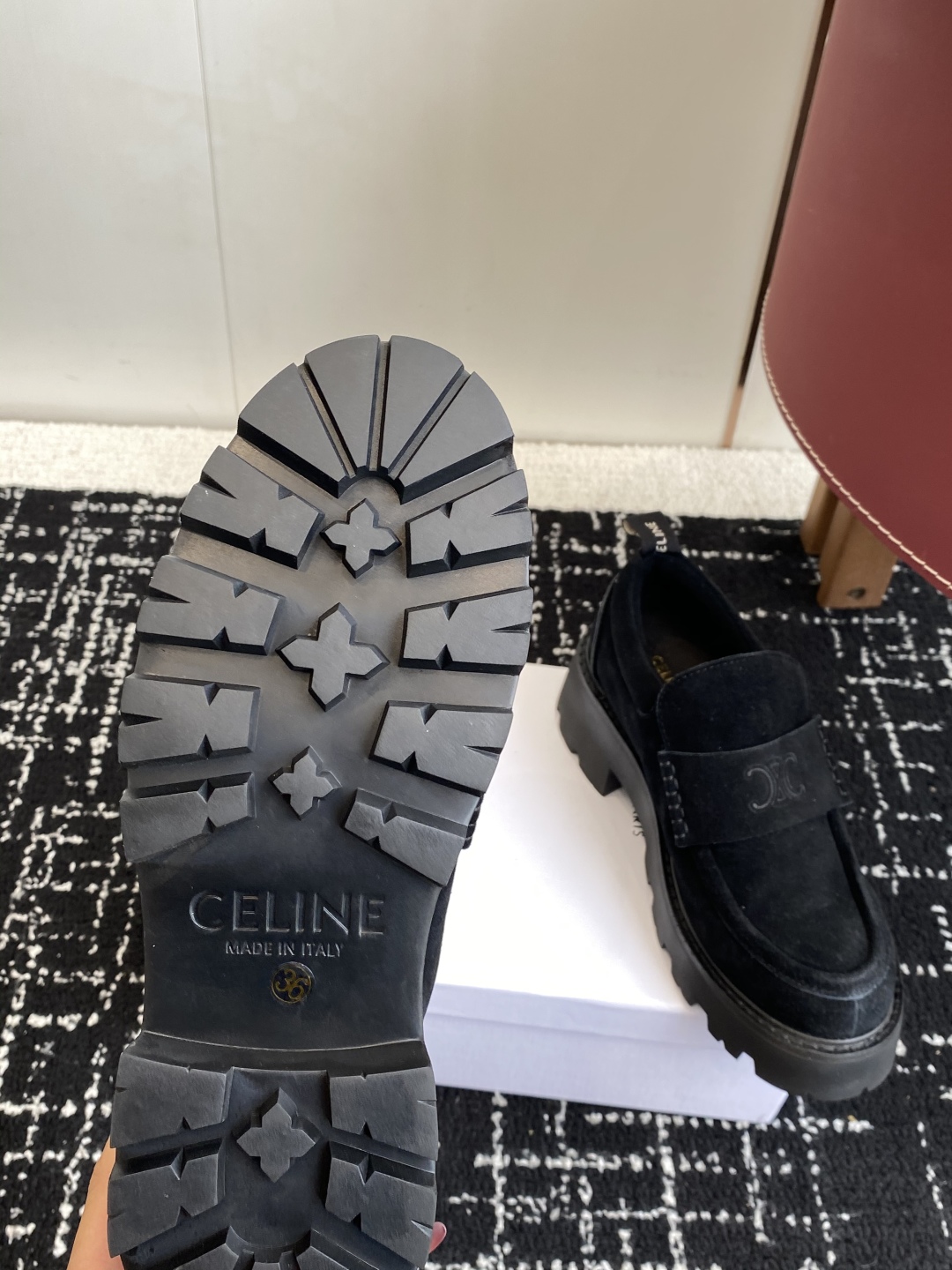 代购级
CELINE 25ss 思琳秋冬最新走秀款Lisa同款厚底乐福鞋 

好多明星网红上脚 无敌显瘦