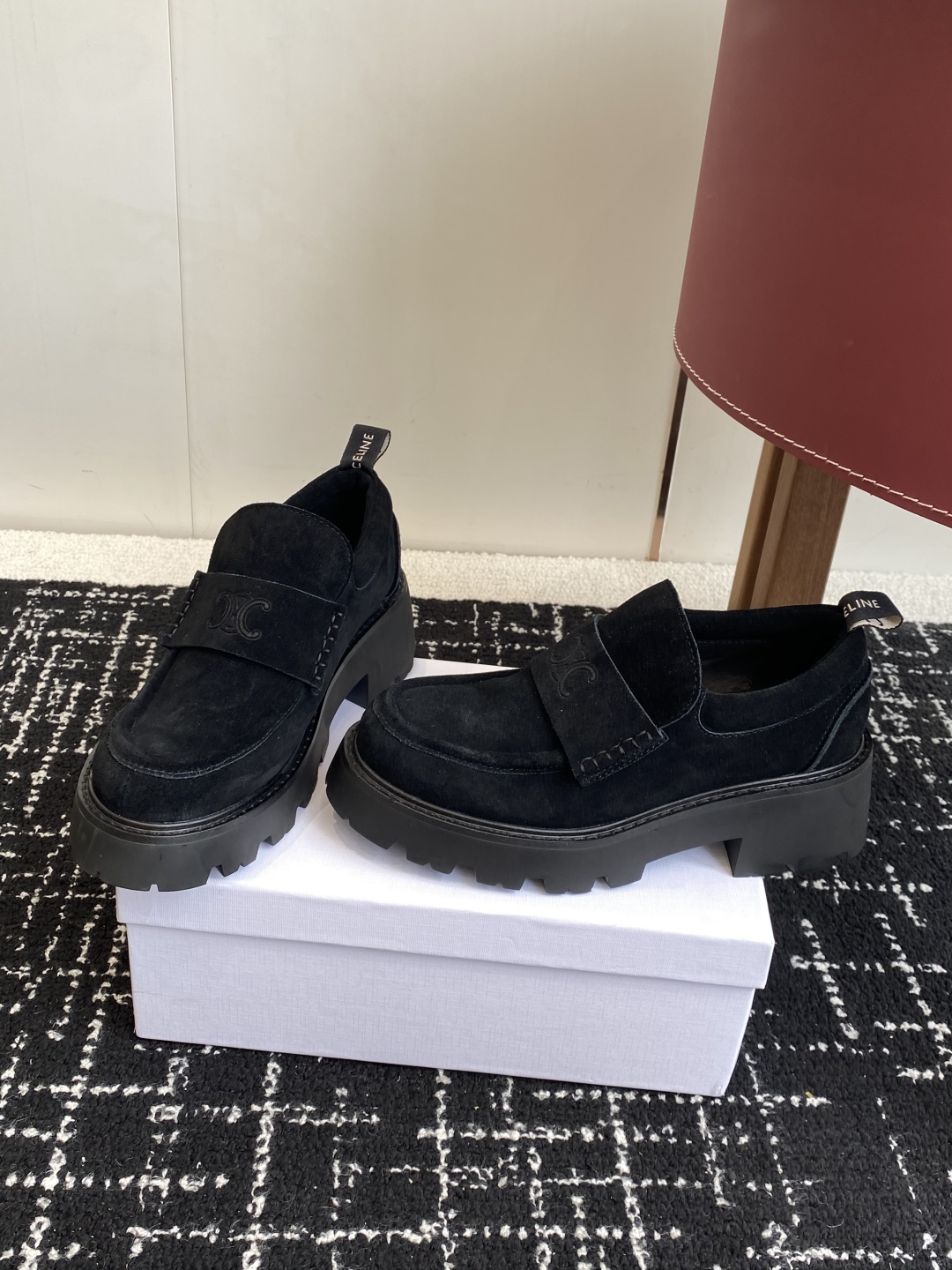 代购级
CELINE 25ss 思琳秋冬最新走秀款Lisa同款厚底乐福鞋 

好多明星网红上脚 无敌显瘦