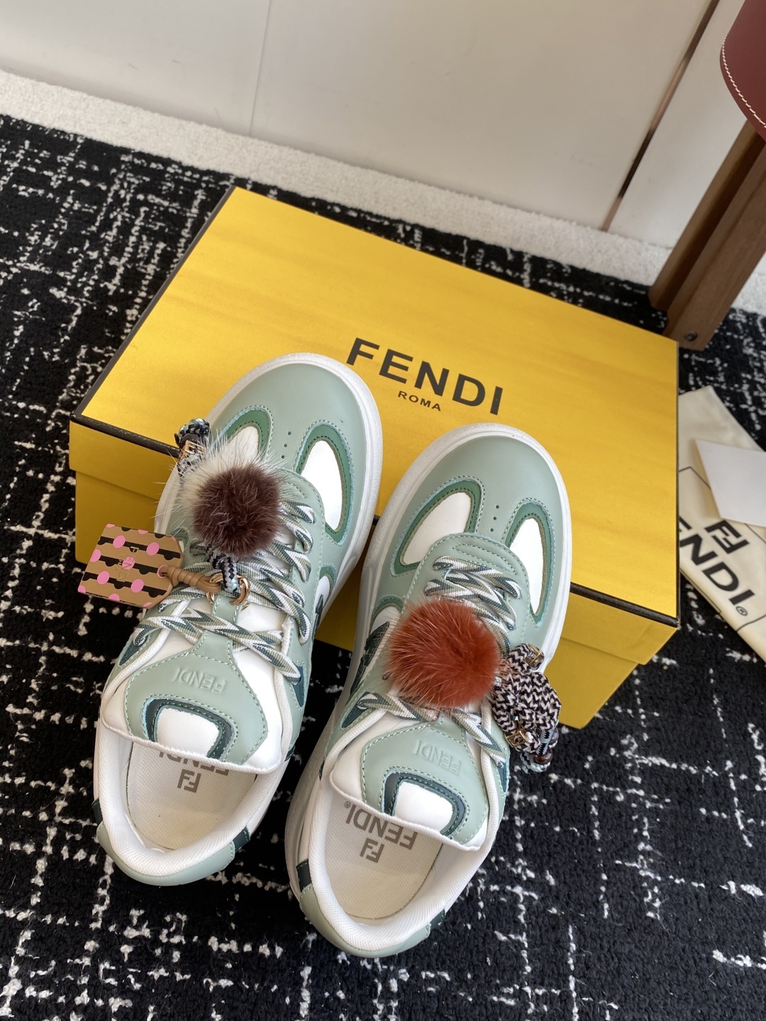 代购级
Fendi芬迪 25ss 厚底match系列 休闲 运动鞋
原版购入开发 做货 设计师Kim
