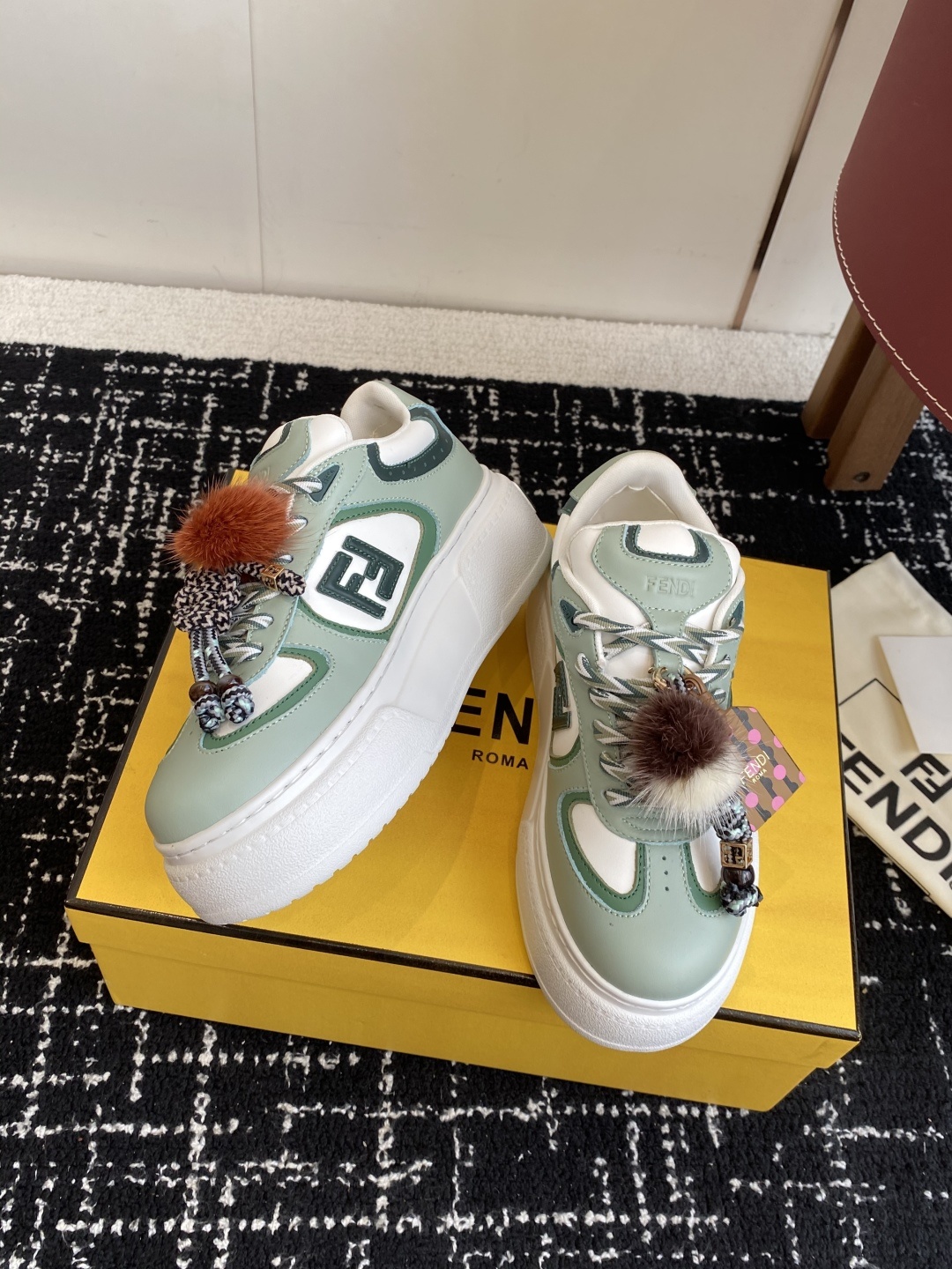 代购级
Fendi芬迪 25ss 厚底match系列 休闲 运动鞋
原版购入开发 做货 设计师Kim