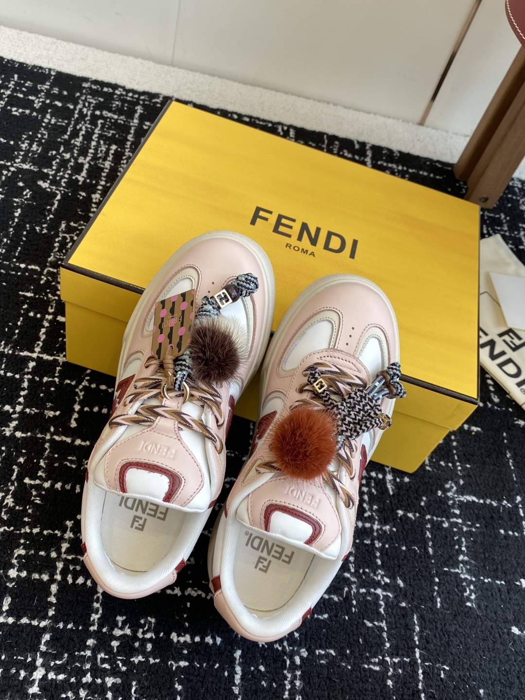 代购级
Fendi芬迪 25ss 厚底match系列 休闲 运动鞋
原版购入开发 做货 设计师Kim