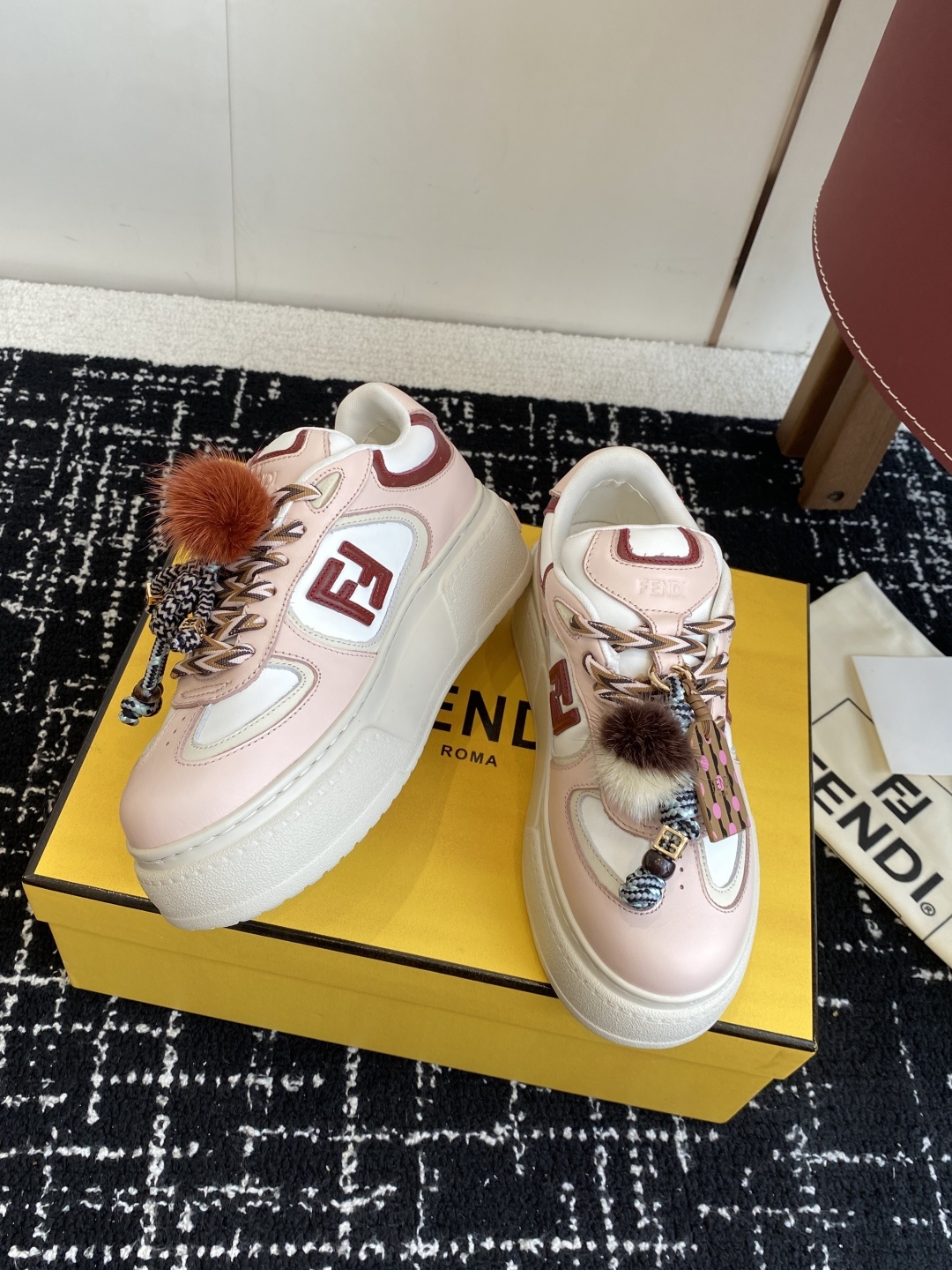代购级
Fendi芬迪 25ss 厚底match系列 休闲 运动鞋
原版购入开发 做货 设计师Kim