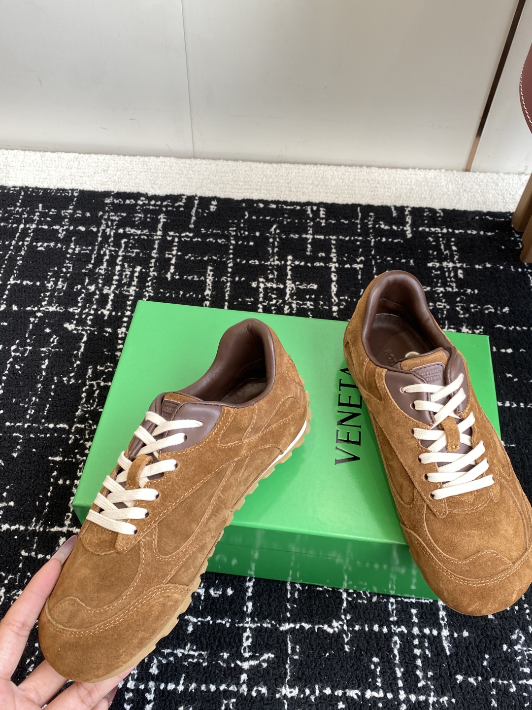 代购级 Bottega Veneta BV葆蝶家 25ss新款 情侣款 阿甘鞋 德训运动鞋
Sneake