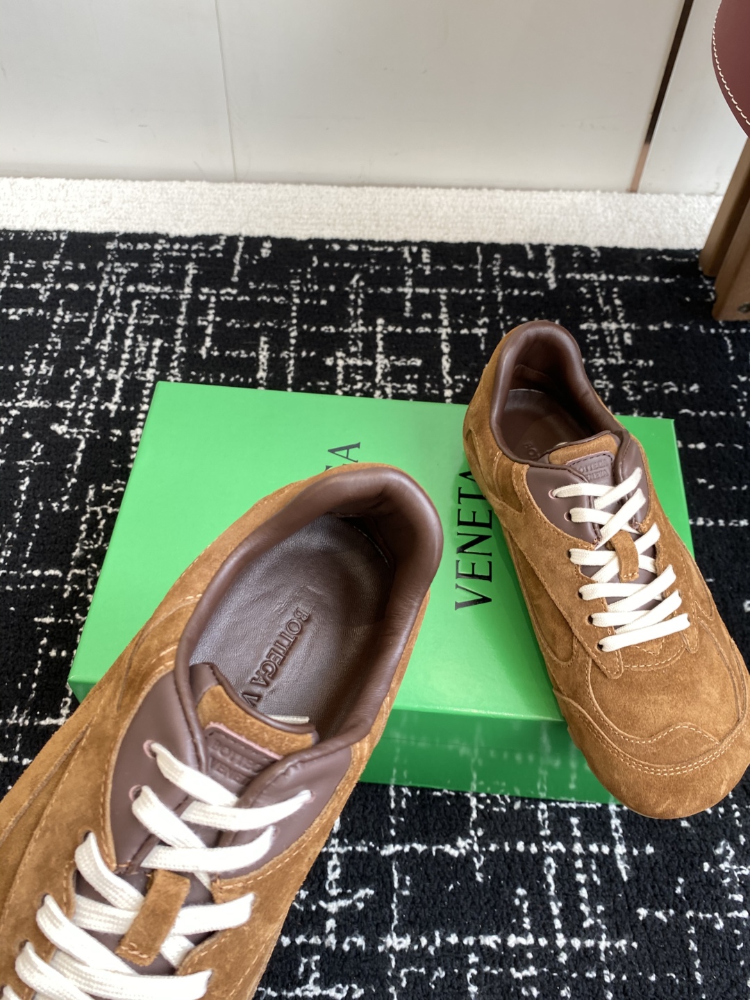 代购级 Bottega Veneta BV葆蝶家 25ss新款 情侣款 阿甘鞋 德训运动鞋
Sneake