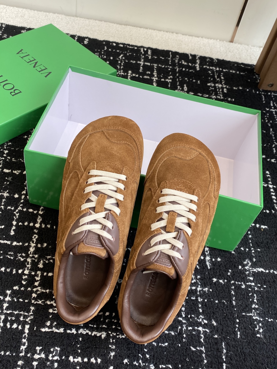 代购级 Bottega Veneta BV葆蝶家 25ss新款 情侣款 阿甘鞋 德训运动鞋
Sneake