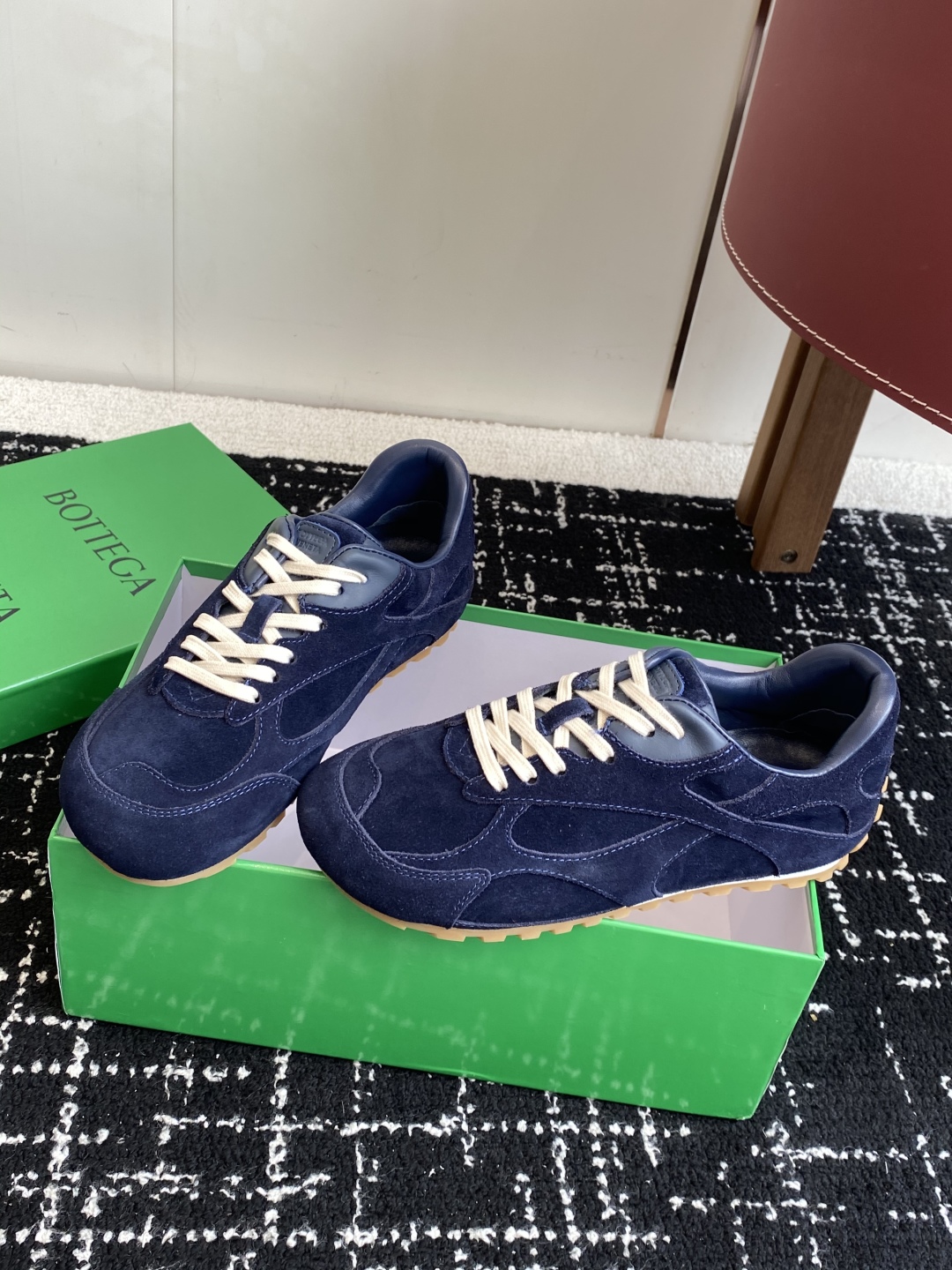 代购级 Bottega Veneta BV葆蝶家 25ss新款 情侣款 阿甘鞋 德训运动鞋
Sneake