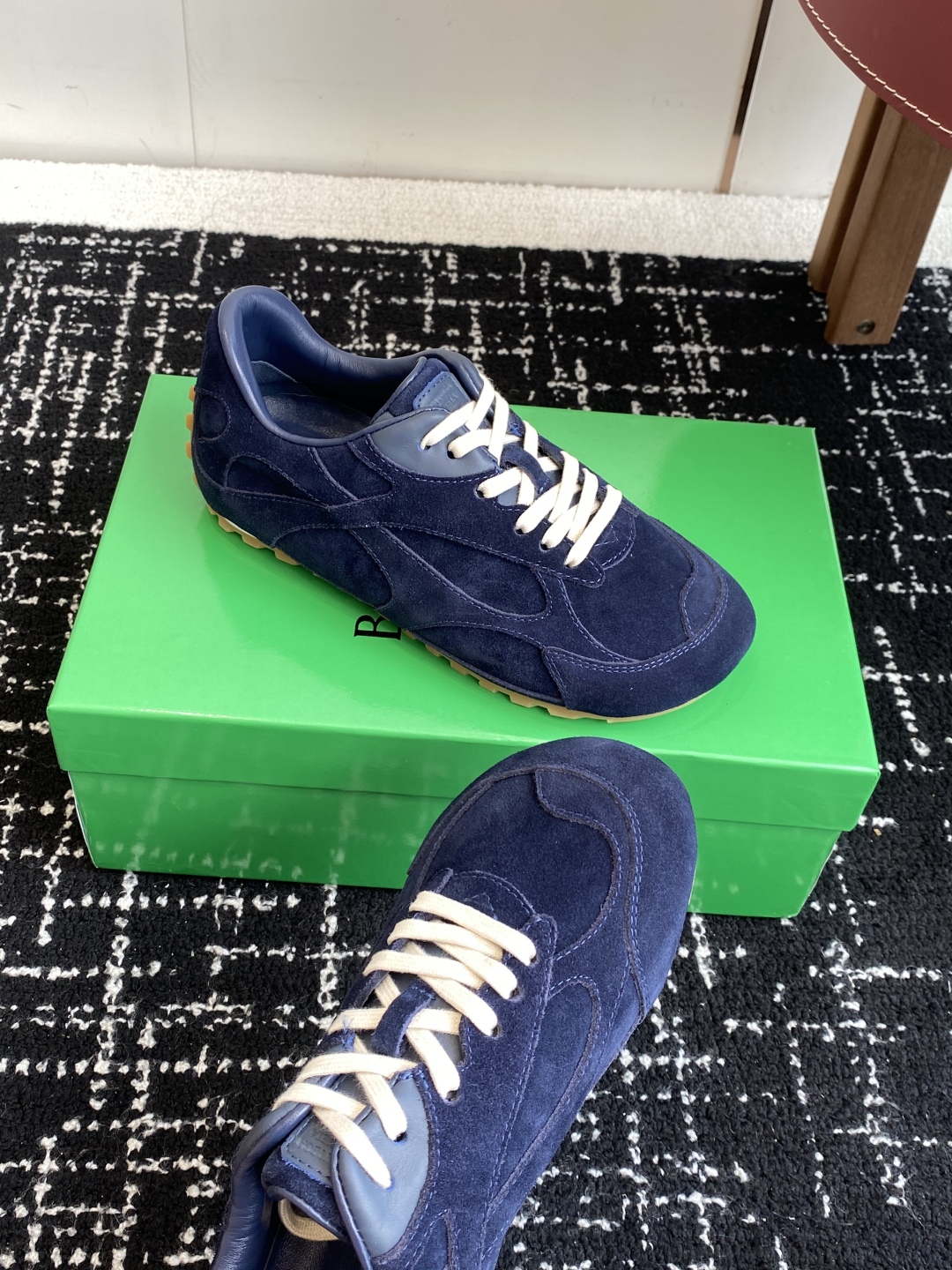 代购级 Bottega Veneta BV葆蝶家 25ss新款 情侣款 阿甘鞋 德训运动鞋
Sneake