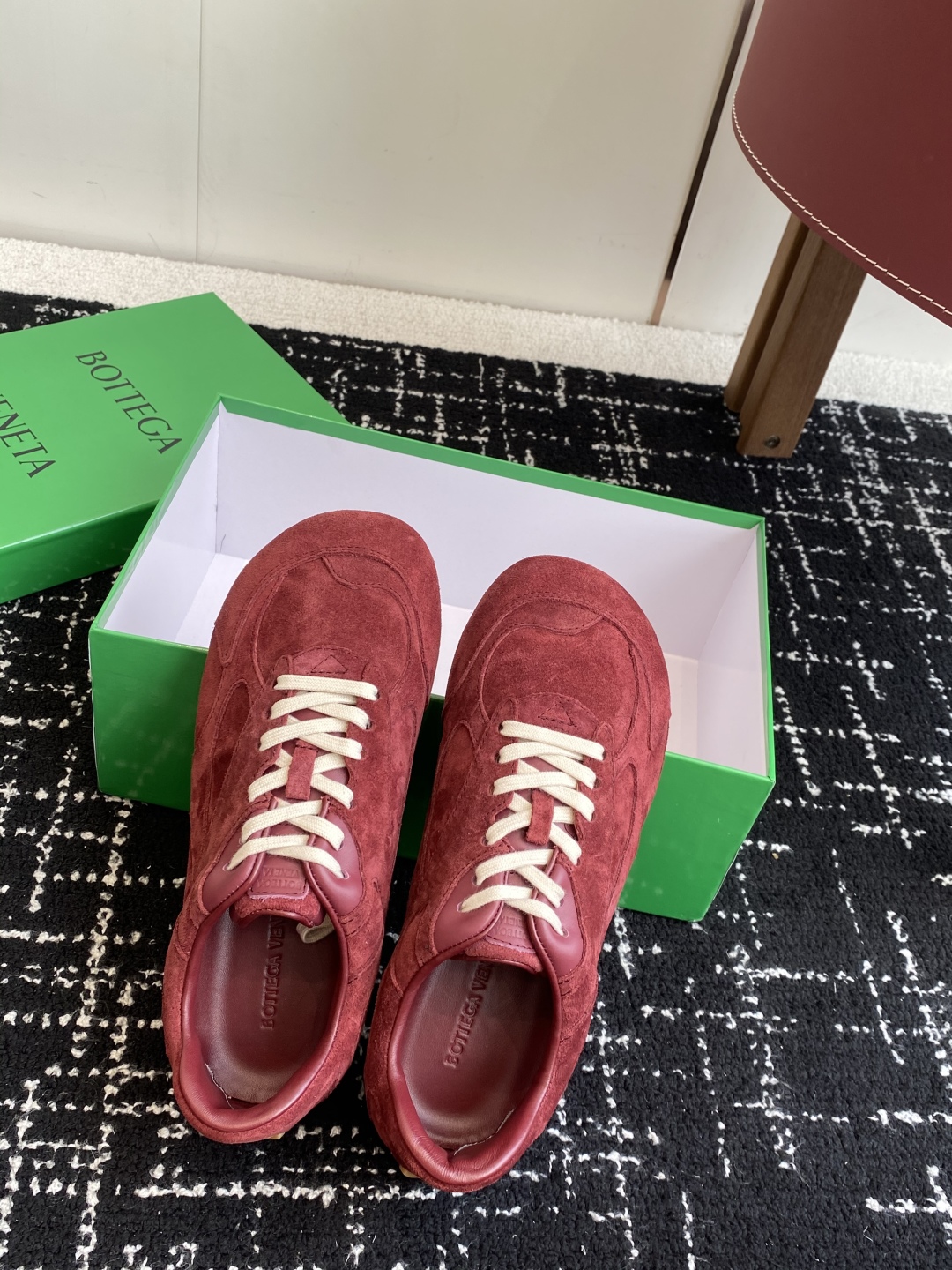 代购级 Bottega Veneta BV葆蝶家 25ss新款 情侣款 阿甘鞋 德训运动鞋
Sneake
