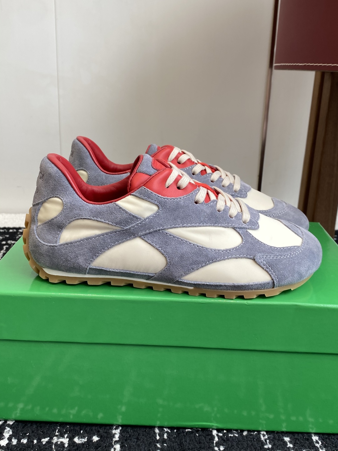 代购级 Bottega Veneta BV葆蝶家 25ss新款 情侣款 阿甘鞋 德训运动鞋
Sneake