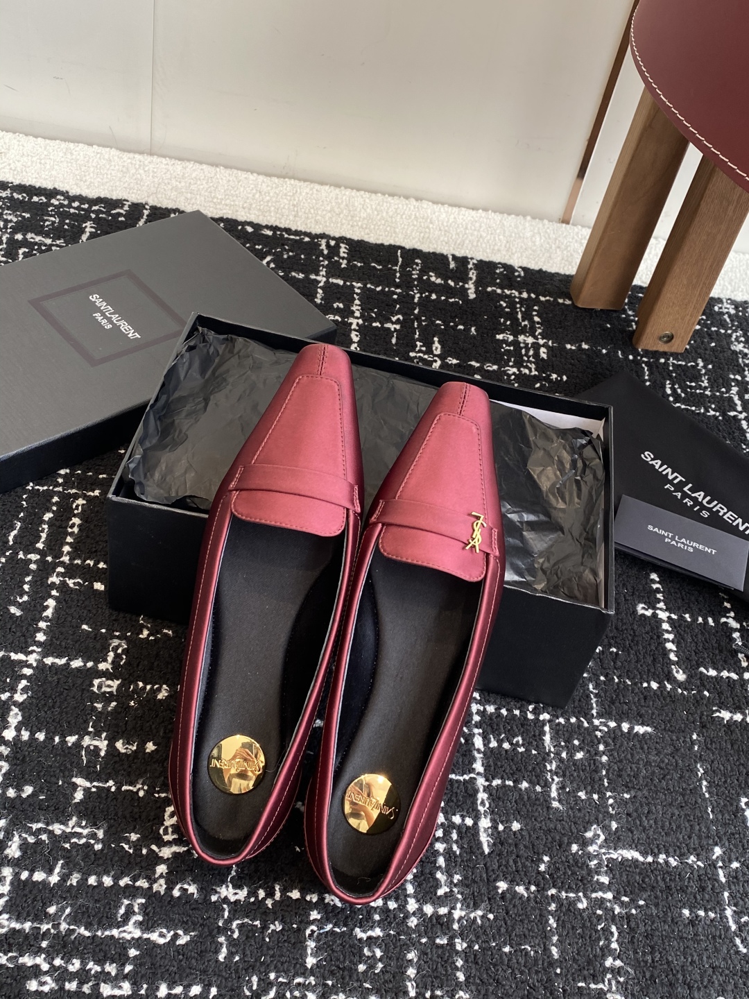 代购级Saint Laurent 圣罗兰 25 ss秋冬平底秋冬单鞋 
宝藏时髦单品 众多明星超模追捧，