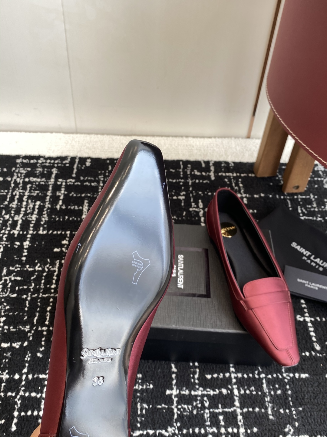 代购级Saint Laurent 圣罗兰 25 ss秋冬平底秋冬单鞋 
宝藏时髦单品 众多明星超模追捧，