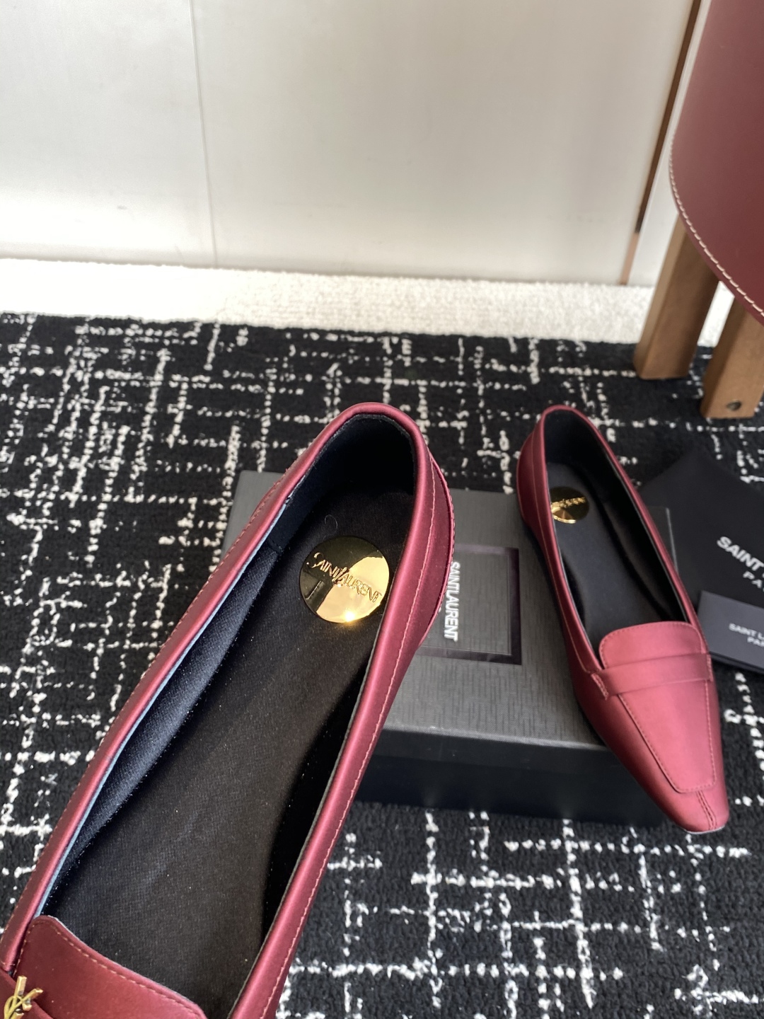 代购级Saint Laurent 圣罗兰 25 ss秋冬平底秋冬单鞋 
宝藏时髦单品 众多明星超模追捧，