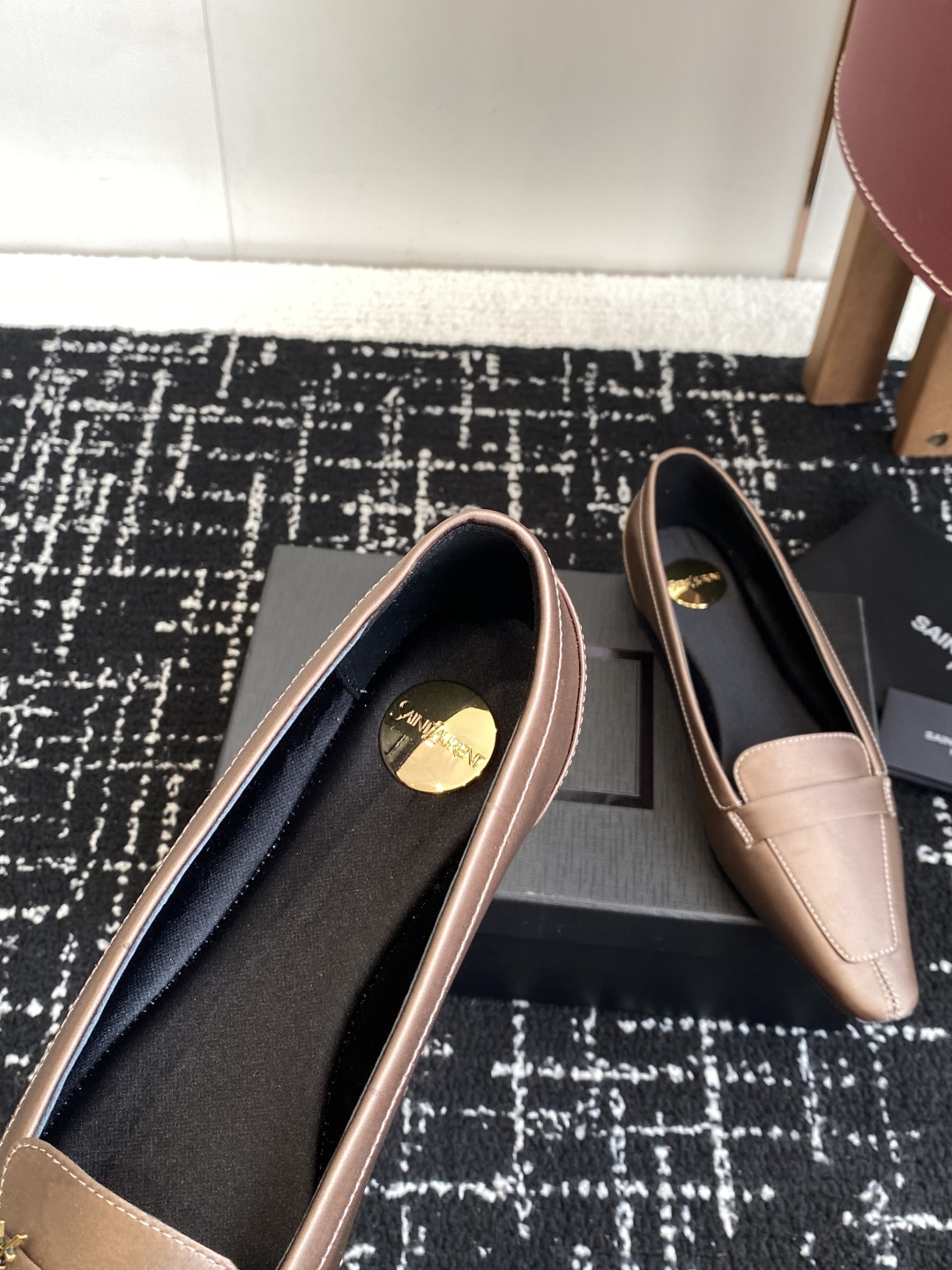 代购级Saint Laurent 圣罗兰 25 ss秋冬平底秋冬单鞋 
宝藏时髦单品 众多明星超模追捧，