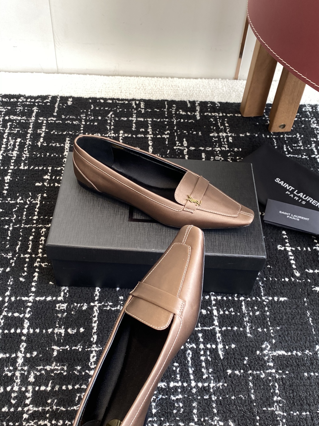 代购级Saint Laurent 圣罗兰 25 ss秋冬平底秋冬单鞋 
宝藏时髦单品 众多明星超模追捧，
