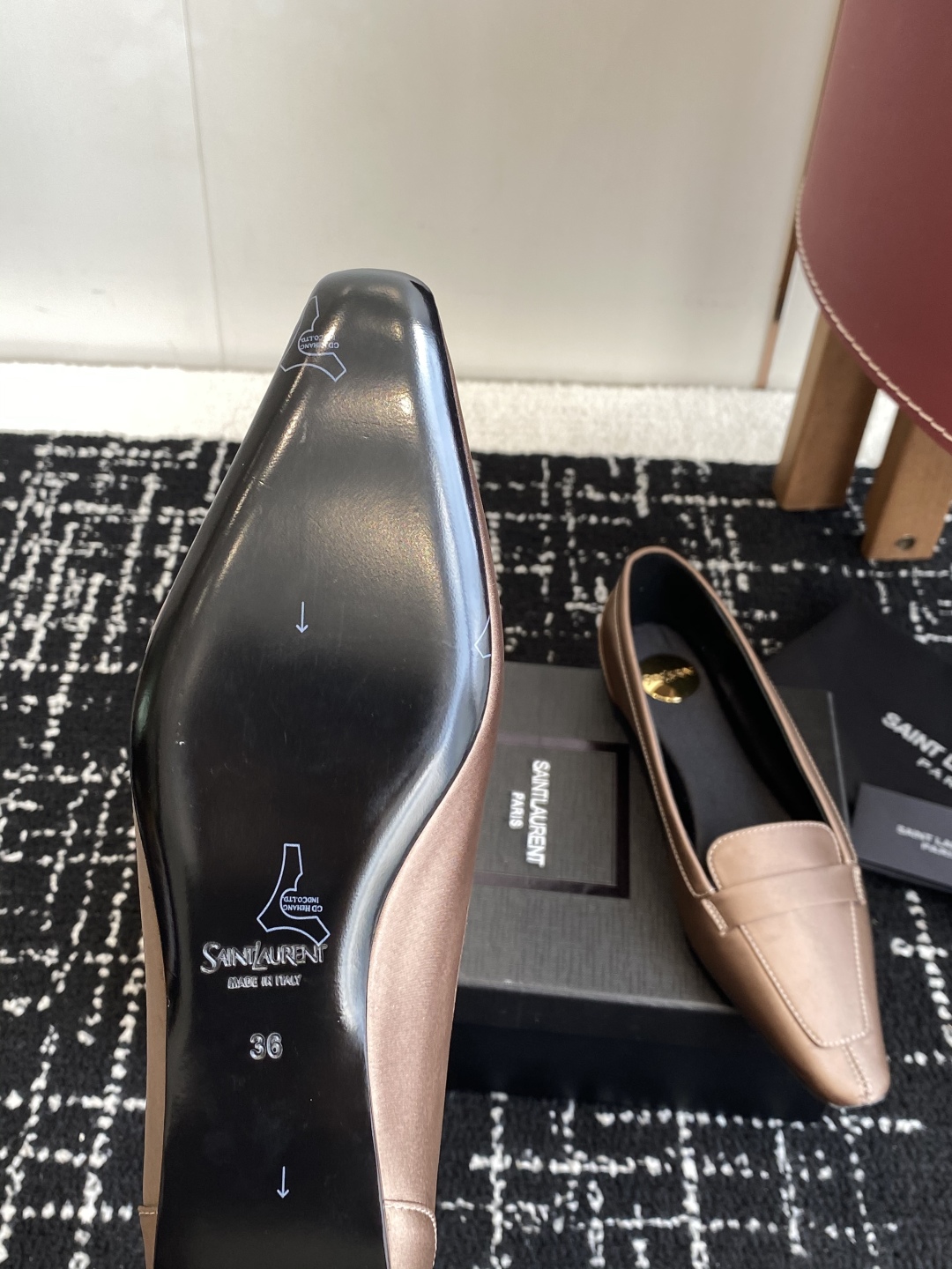 代购级Saint Laurent 圣罗兰 25 ss秋冬平底秋冬单鞋 
宝藏时髦单品 众多明星超模追捧，