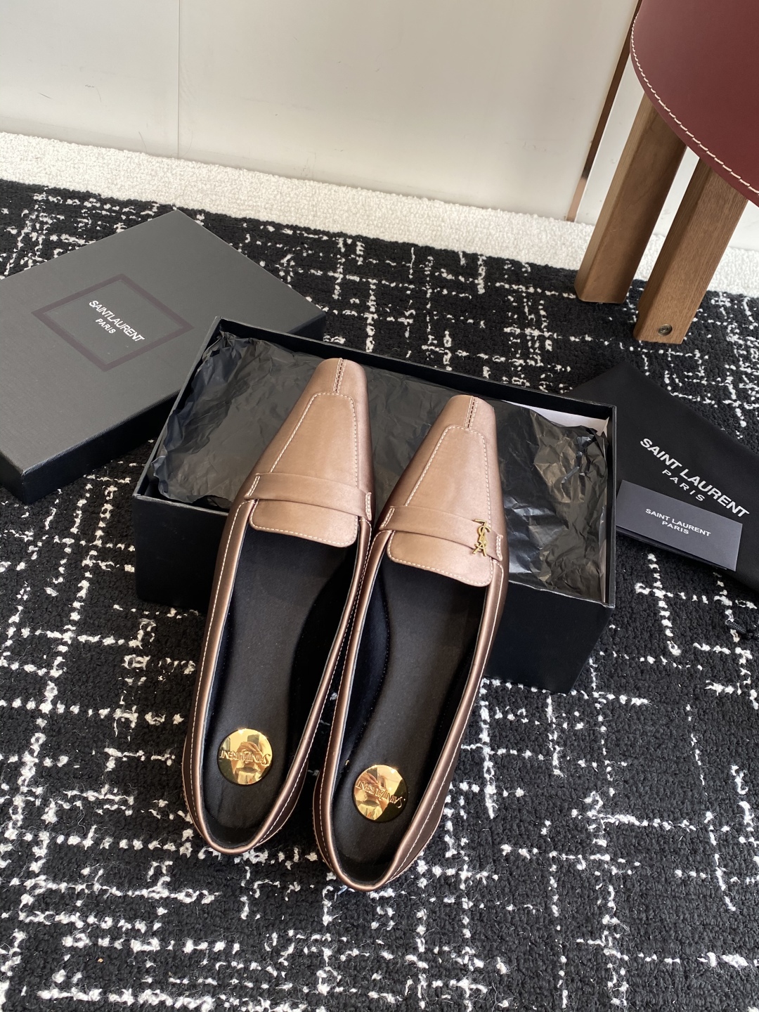 代购级Saint Laurent 圣罗兰 25 ss秋冬平底秋冬单鞋 
宝藏时髦单品 众多明星超模追捧，
