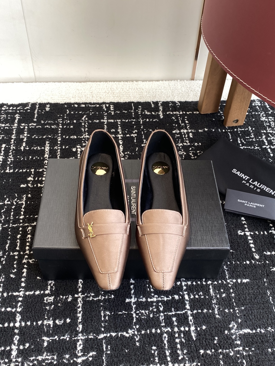 代购级Saint Laurent 圣罗兰 25 ss秋冬平底秋冬单鞋 
宝藏时髦单品 众多明星超模追捧，