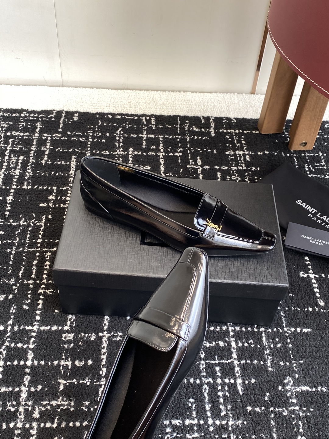 代购级Saint Laurent 圣罗兰 25 ss秋冬平底秋冬单鞋 
宝藏时髦单品 众多明星超模追捧，