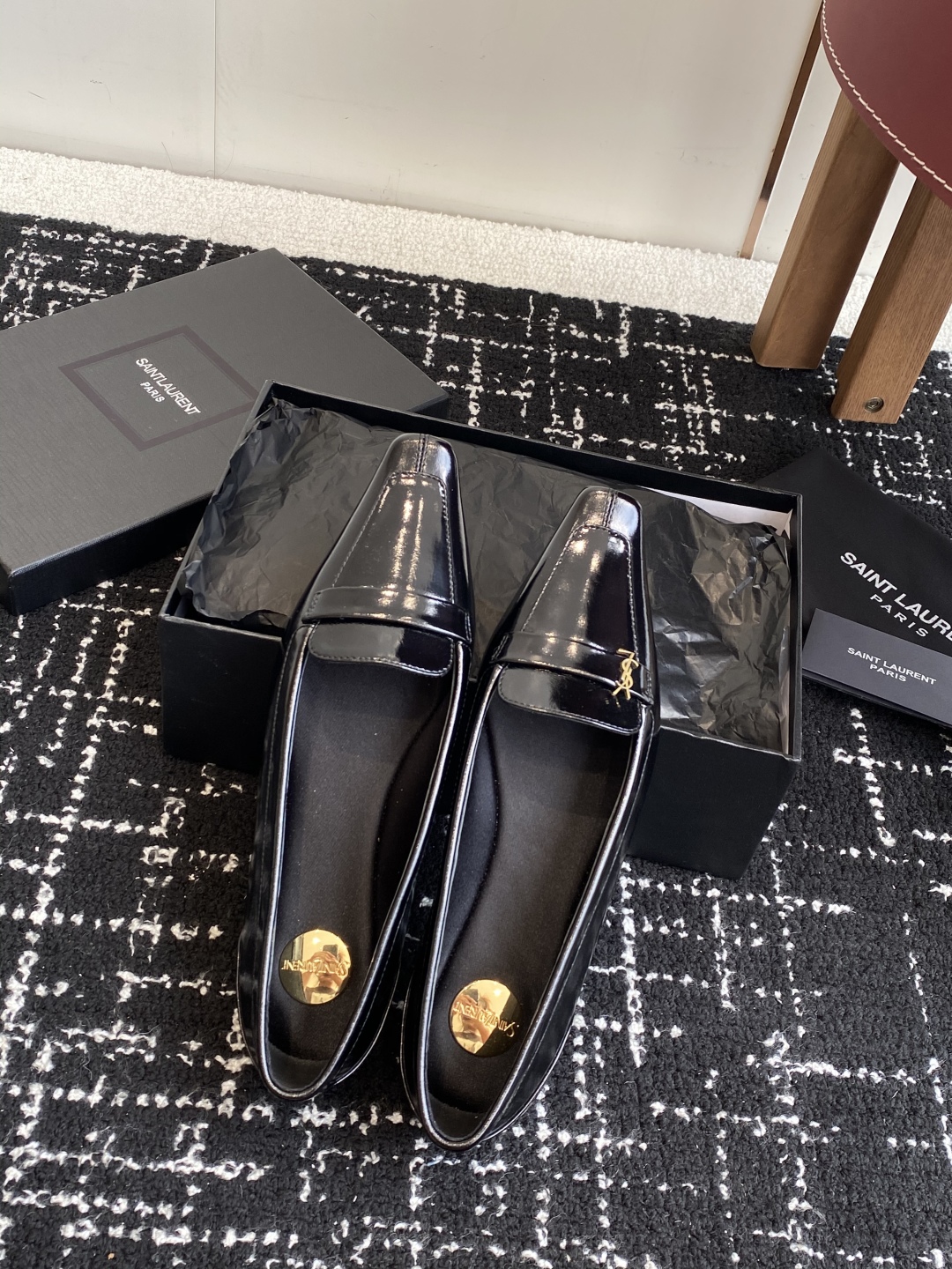 代购级Saint Laurent 圣罗兰 25 ss秋冬平底秋冬单鞋 
宝藏时髦单品 众多明星超模追捧，