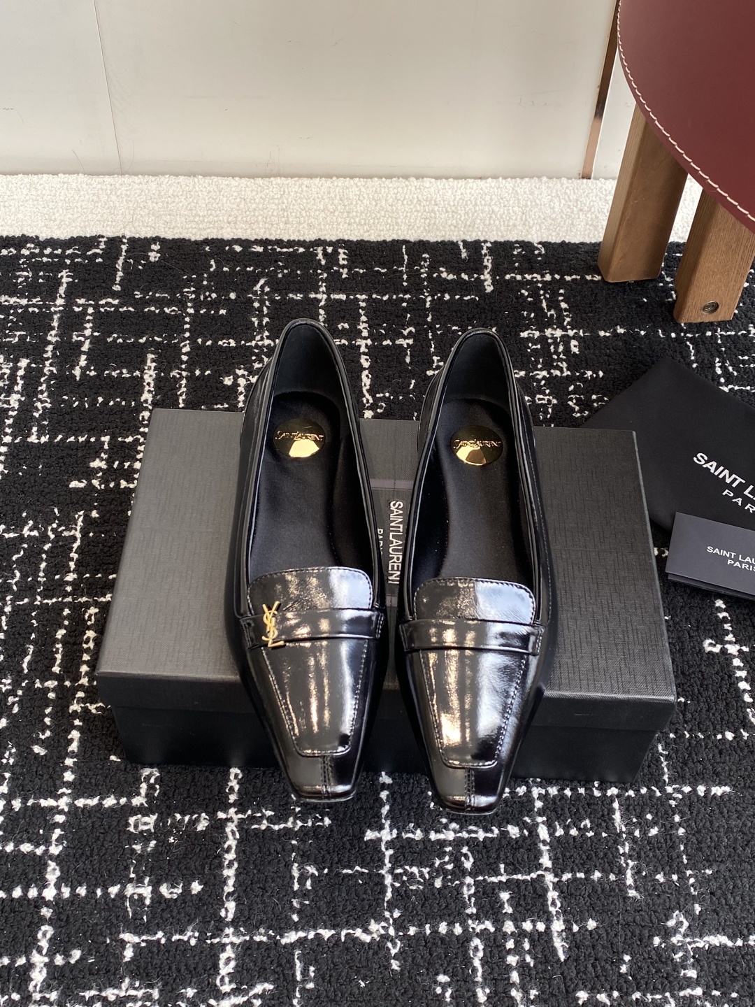 代购级Saint Laurent 圣罗兰 25 ss秋冬平底秋冬单鞋 
宝藏时髦单品 众多明星超模追捧，