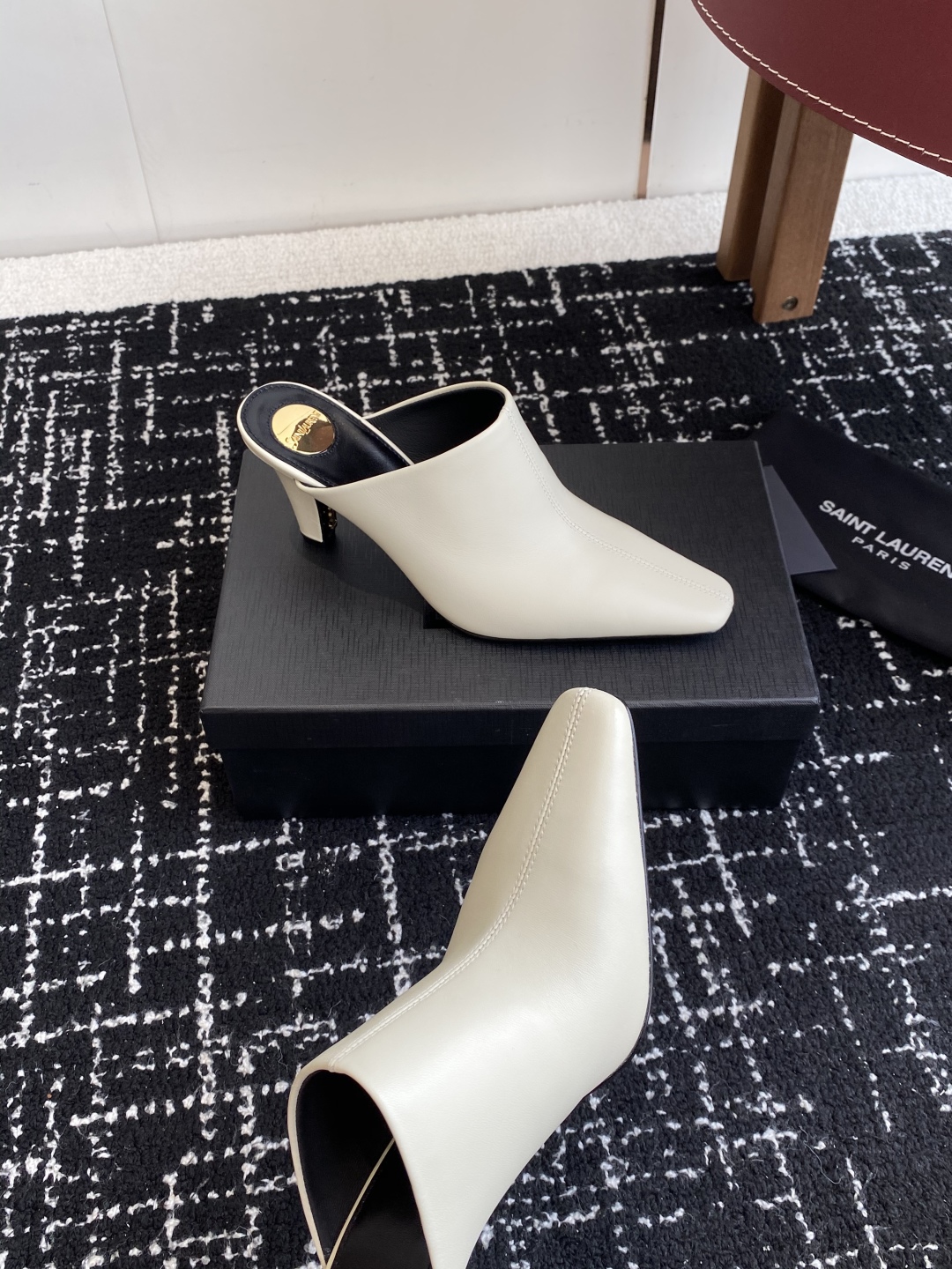 代购级
Saint Laurent 圣罗兰 25 ss秋冬平底秋冬半拖 

宝藏时髦单品 众多明星超模追