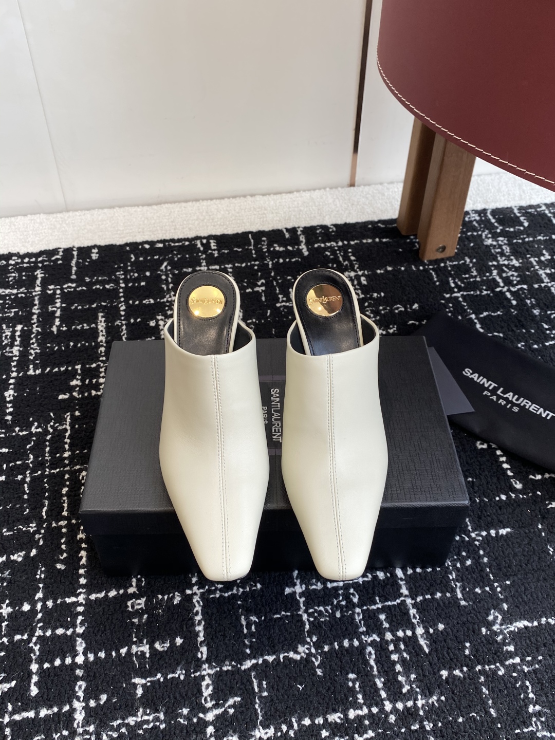 代购级
Saint Laurent 圣罗兰 25 ss秋冬平底秋冬半拖 

宝藏时髦单品 众多明星超模追